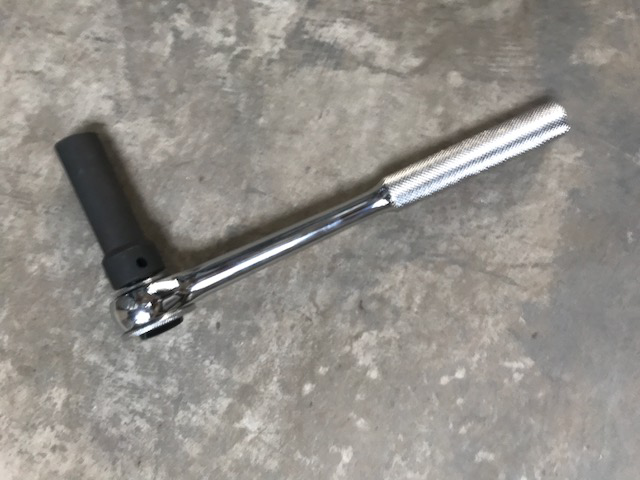 SOCKET WRENCH WITH SOCKET